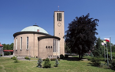 ▲	Świątynię wzniesiono w latach 1936–1937.