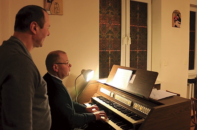 Tu przygotowują się przyszli organiści.