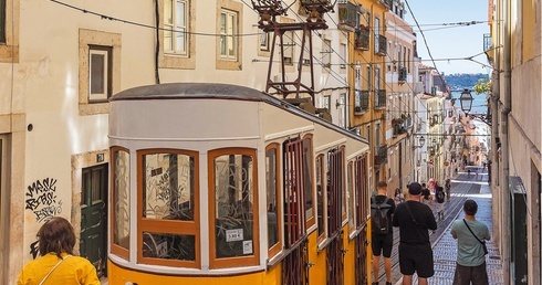 Żółte windy to jeden z symboli miasta.