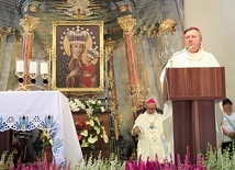 Homilię głosi metropolita wrocławski abp Józef Kupny.