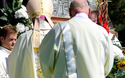 Biskup Romuald Kamiński powierzył archidiecezję i Polskę Maryi Gietrzwałdzkiej. 