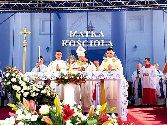 ▲	Sumie przewodniczył bp charkowsko-zaporoski Jan Sobiło.