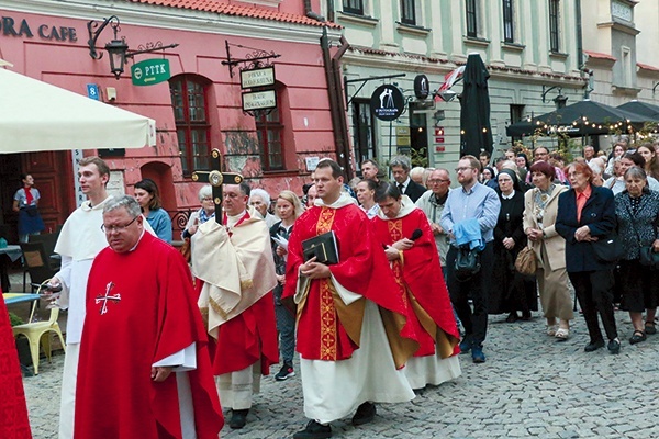 Raz w roku relikwiarz wynoszony jest na ulice Lublina.