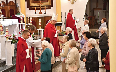 Drugiego dnia bp Adrian Put odprawił Mszę z sakramentem namaszczenia chorych.