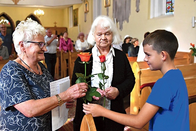 14 września swoje 15-lecie świętował Klub Seniora  „Kwiat Jesieni” z Sulęcinia. O życzeniach dla jubilatów  nie zapomniała miejscowa młodzież.