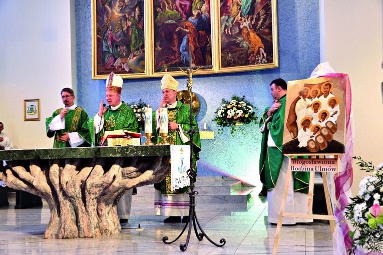 ▲	Materialną pamiątką spotkania jest ikona błogosławionych Ulmów.