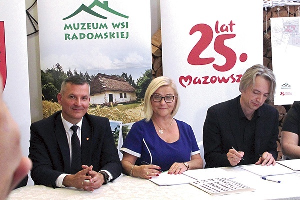 Ilona Jaroszek, Rafał Rajkowski (z lewej) i Grzegorz Dresler.