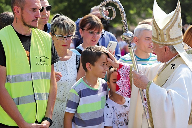 ▲	Wydarzeniu towarzyszyły słowa Jana Pawła II: „Miłość, która jest gotowa oddać życie, nie zginie”.  Pod takim hasłem w przyszłym roku w diecezji będzie przebiegała peregrynacja relikwii błogosławionych Ulmów.