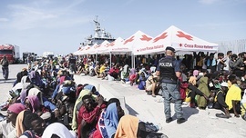 W połowie września  tylko w ciągu 48 godzin  na Lampedusę dotarło prawie 7 tys. migrantów, a Centrum Pierwszej Pomocy dysponuje 600 miejscami.