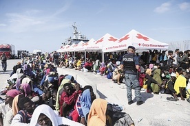 W połowie września  tylko w ciągu 48 godzin  na Lampedusę dotarło prawie 7 tys. migrantów, a Centrum Pierwszej Pomocy dysponuje 600 miejscami.