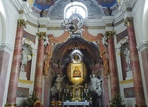 Kaplica maryjna (1723−1726) z dekoracjami stiukowymi (ok. 1875).