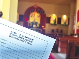 Tym, którzy odeszli, nie trzeba wiele − głównie systematycznej pamięci modlitewnej.