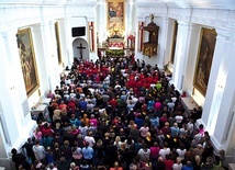 Eucharystię sprawowano w bazylice pw. Trójcy Świętej.