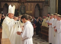 Z rąk biskupa krzyż lektorski otrzymało 118 ministrantów, a krzyż ceremoniarski 35.