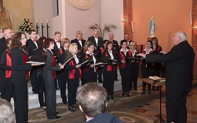 Zdjęcie z jubileuszowego koncertu z okazji 30-lecia zespołu, który odbył się w radomskim kościele pw. św. Rafała.