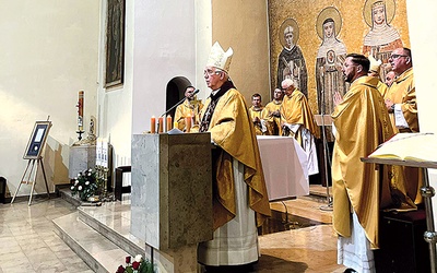 Eucharystii przewodniczył metropolita częstochowski.