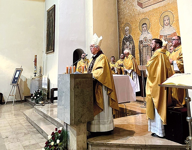 Eucharystii przewodniczył metropolita częstochowski.