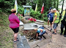 Przyjeżdżają tutaj pątnicy z całej Polski.