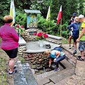 Przyjeżdżają tutaj pątnicy z całej Polski.