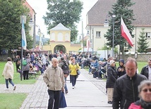 To jedno z najliczniejszych zgromadzeń pielgrzymów w krzeszowskim sanktuarium.