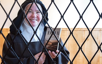 Siostra Maria Elżbieta od Trójcy Świętej (Ewa Kolinko), karmelitanka bosa z Karmelu Maryi Matki Pojednania w Bornem Sulinowie.