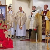 	Mszy św. przewodniczył biskup gliwicki.