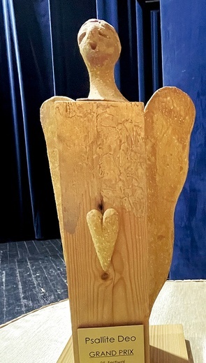 	Statuetka dla zwycięzcy konkursu muzycznego. 