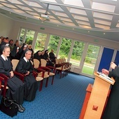 Konferencję wygłosił ks. Tomasz Tomaszewski.