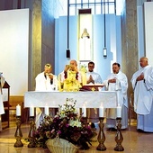 Świątynię konsekrował bp Andrzej F. Dziuba.