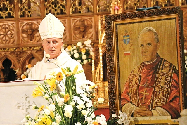 	 Mszy św. w Dniu Papieskim przewodniczył bp Marek Solarczyk.