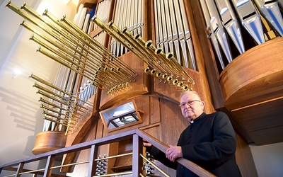 – Instrument jest wyjątkowy – podkreśla ks. Jan Gniewek.