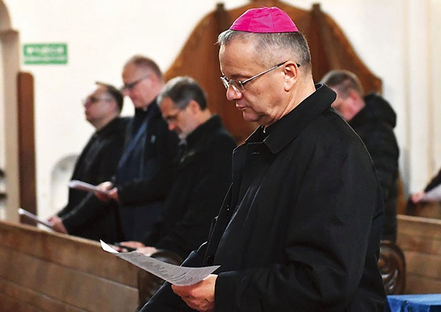 Spotkanie rozpoczęło się od liturgii godzin w bazylice.