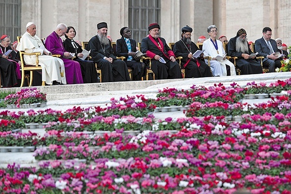 Ekumeniczna modlitwa w Watykanie w przededniu synodu.