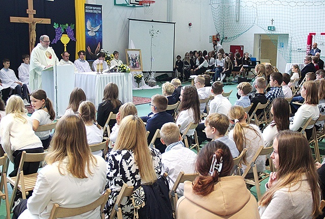 	Uroczystość zainaugurowała Msza Święta.