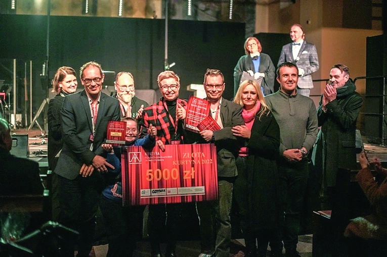 	W zeszłym roku główną nagrodę zdobyła grupa Przebudzeni z Ostródy ze spektaklem „Szatnia”.