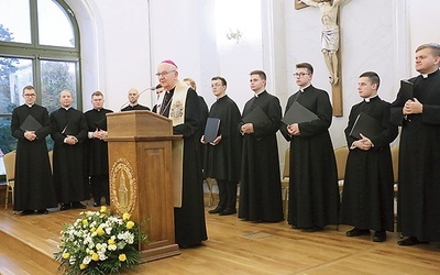 Społeczność seminaryjna podczas uroczystości.