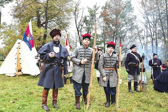 Rekonstrukcja była częścią projektu „Poszli nasi w bój bez broni…”, realizowanego przez miejscowe Muzeum Historyczne.