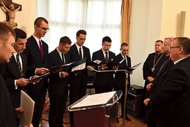 17 październikowa uroczystość była również inauguracją Instytutu Studiów Wyższych w Gorzowie Wlkp. Na zdjęciu: Immatrykulacja kleryków rozpoczynających swoją formację.