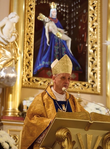  Mszy św. na zakończenie przewodniczył bp Roman Pindel. 