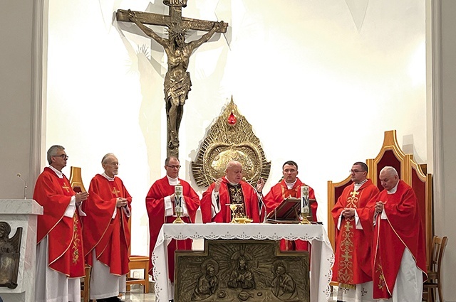  Eucharystię koncelebrowali kapelani szpitalni naszej diecezji.