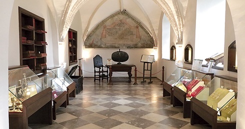  Zajrzymy również do Muzeum Diecezjalnego, by odkryć wartość znajdujących się w nim eksponatów.