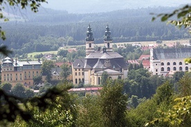 Krzeszowska bazylika jest prawdziwym skarbem regionu.