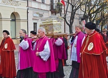 Podobnie jak w latach ubiegłych ulicami Łowicza przejdzie procesja z relikwiami.