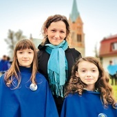 Jadwiga Mikos z córkami Julką i Madzią. 