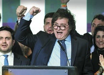  Javier Milei jest faworytem drugiej tury wyborów prezydenckich w Argentynie.