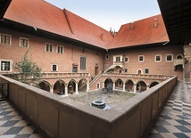  Dziedziniec Collegium Maius pochodzi z początku XVI wieku.