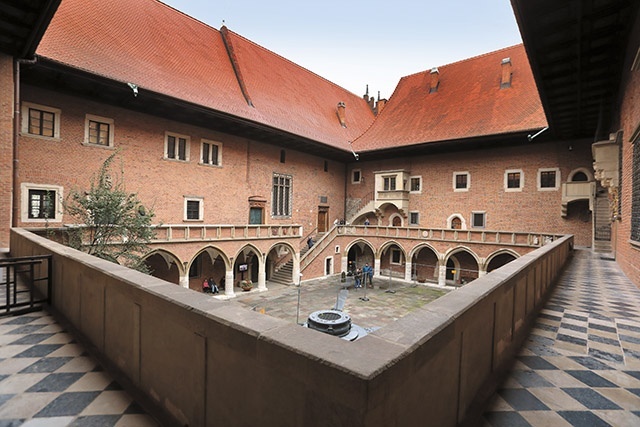  Dziedziniec Collegium Maius pochodzi z początku XVI wieku.