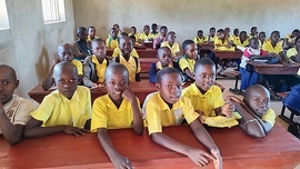 	Szkoła w Yambio w Sudanie Południowym zbudowana została dzięki ofiarności rumskich parafian.