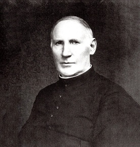 Kapłan na zdjęciu  z ok. 1930 roku.