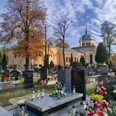 Pochówek w Polsce jest określony konkretnymi przepisami kościelnymi i świeckimi. 
